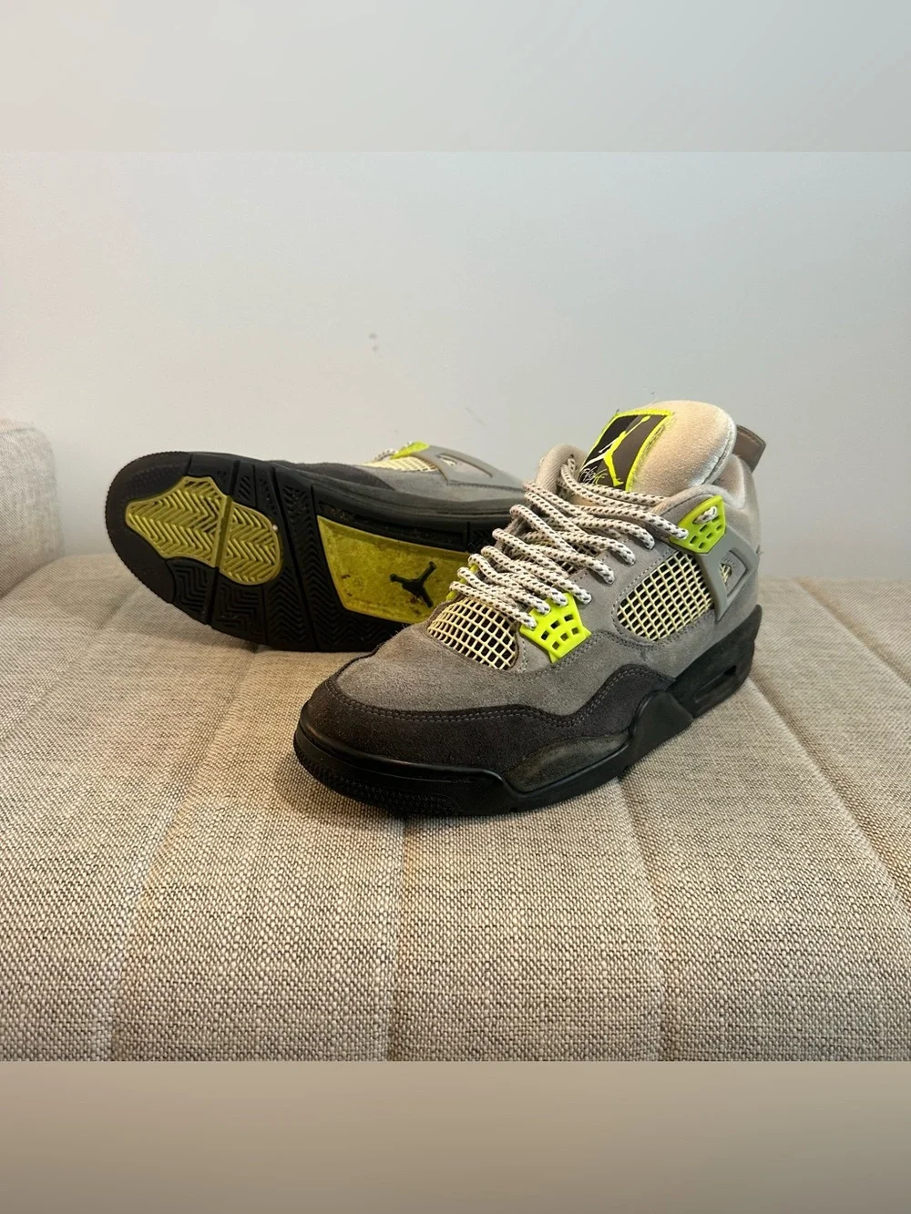 Jordan 4 Neon